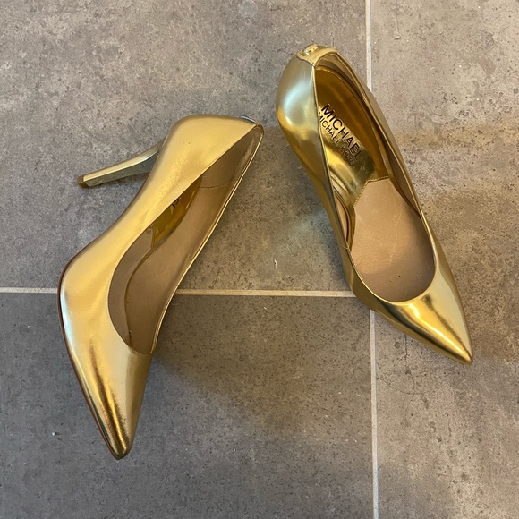 gold pumps